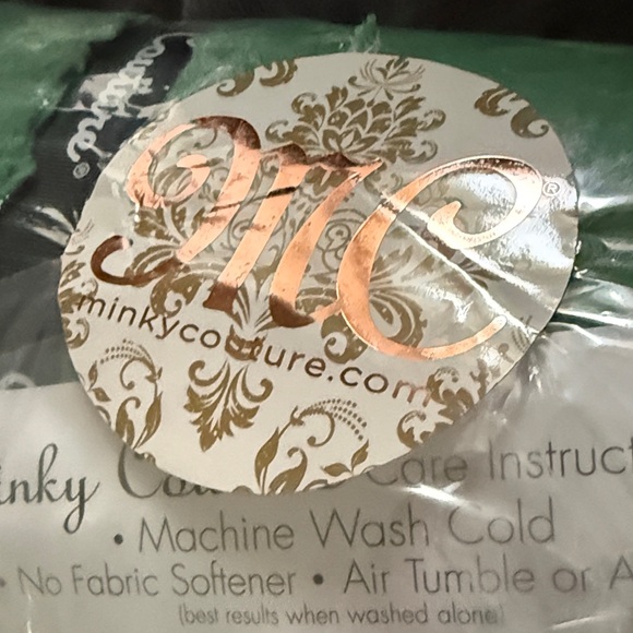 NWT Minky Couture Green Travel Blanket - Picture 2 of 4
